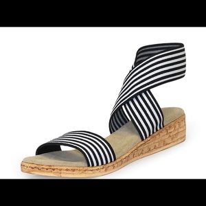 Never worn sz 9 Charleston Shoe  stripe sandals